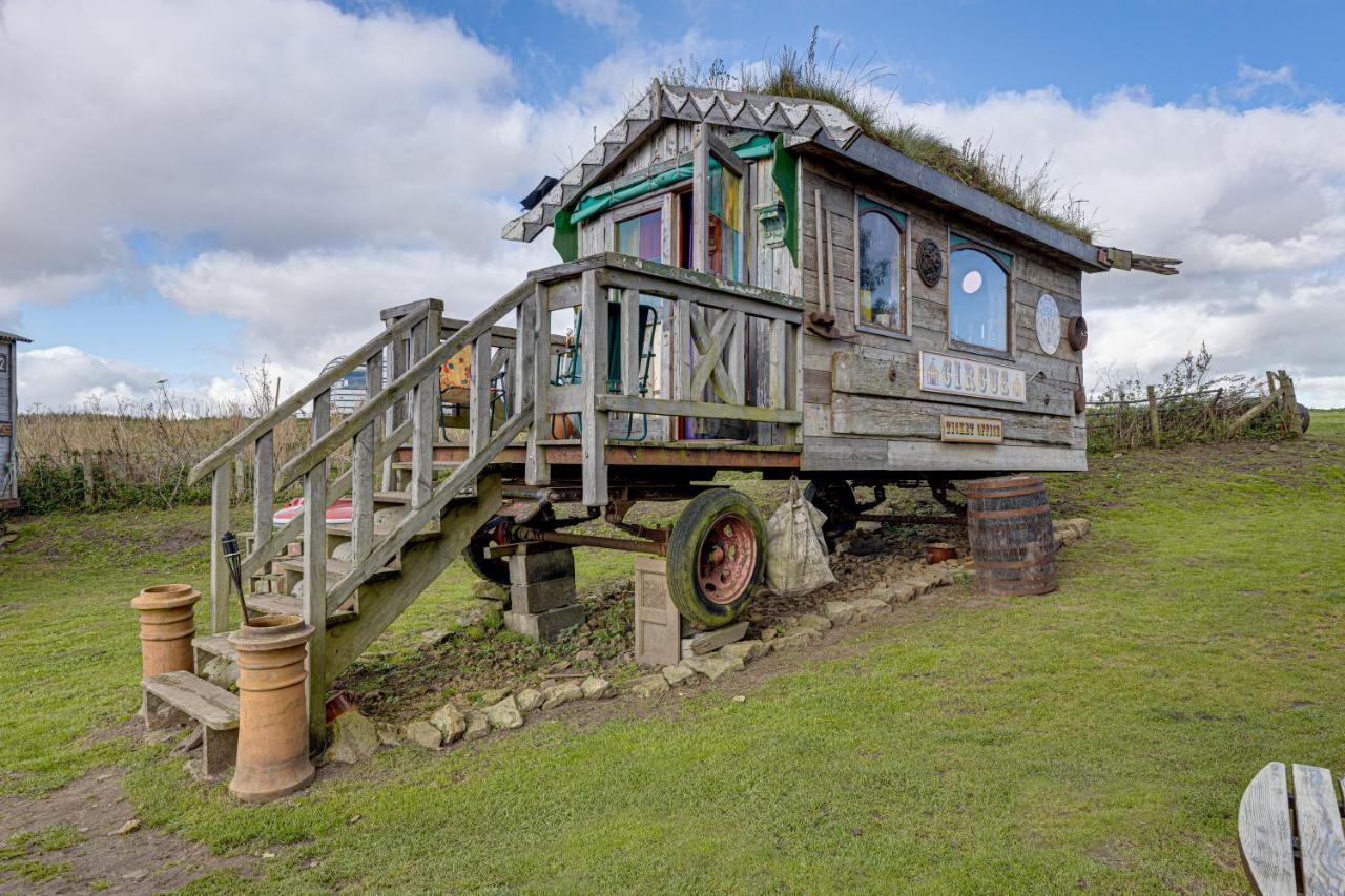 2 X Double Bed Glamping Wagon In Dalby Forest Scarborough Bagian luar foto
